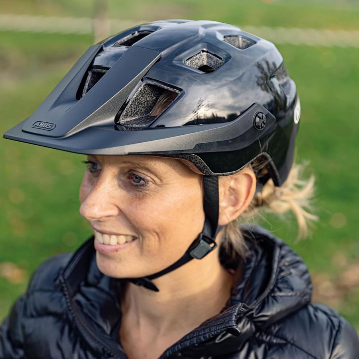 ABUS MTB helmet MoTrip - robust bike helmet with height-adjustable peak for mountain bikers - customised fit - unisex