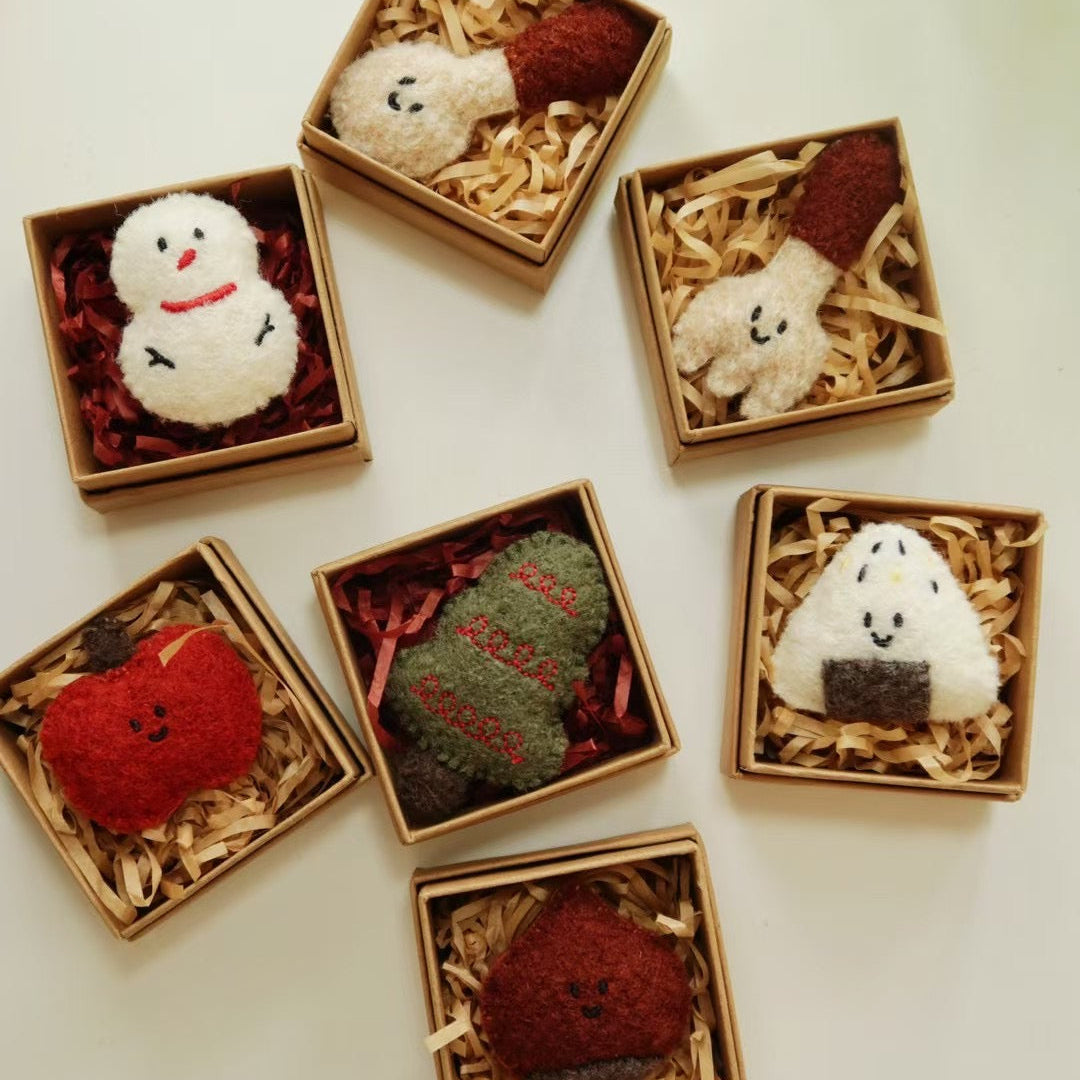 Daily White | Christmas Tree Woollen Brooch
