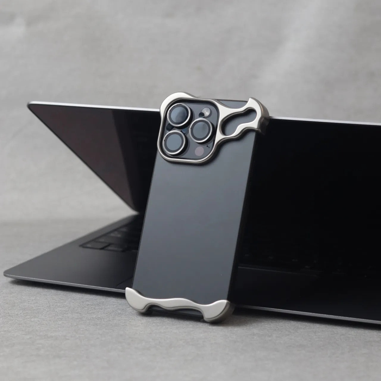 Premium Zinc Alloy iPhone Case - Luxury Protective Cover for iPhone 15/14/13 Series