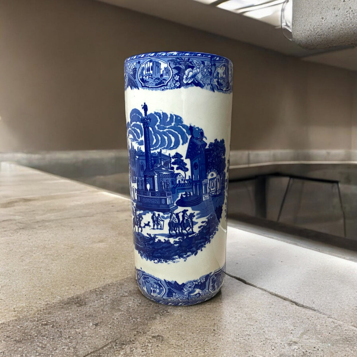 18" ROUND BLUE & WHITE UMBRELLA STAND