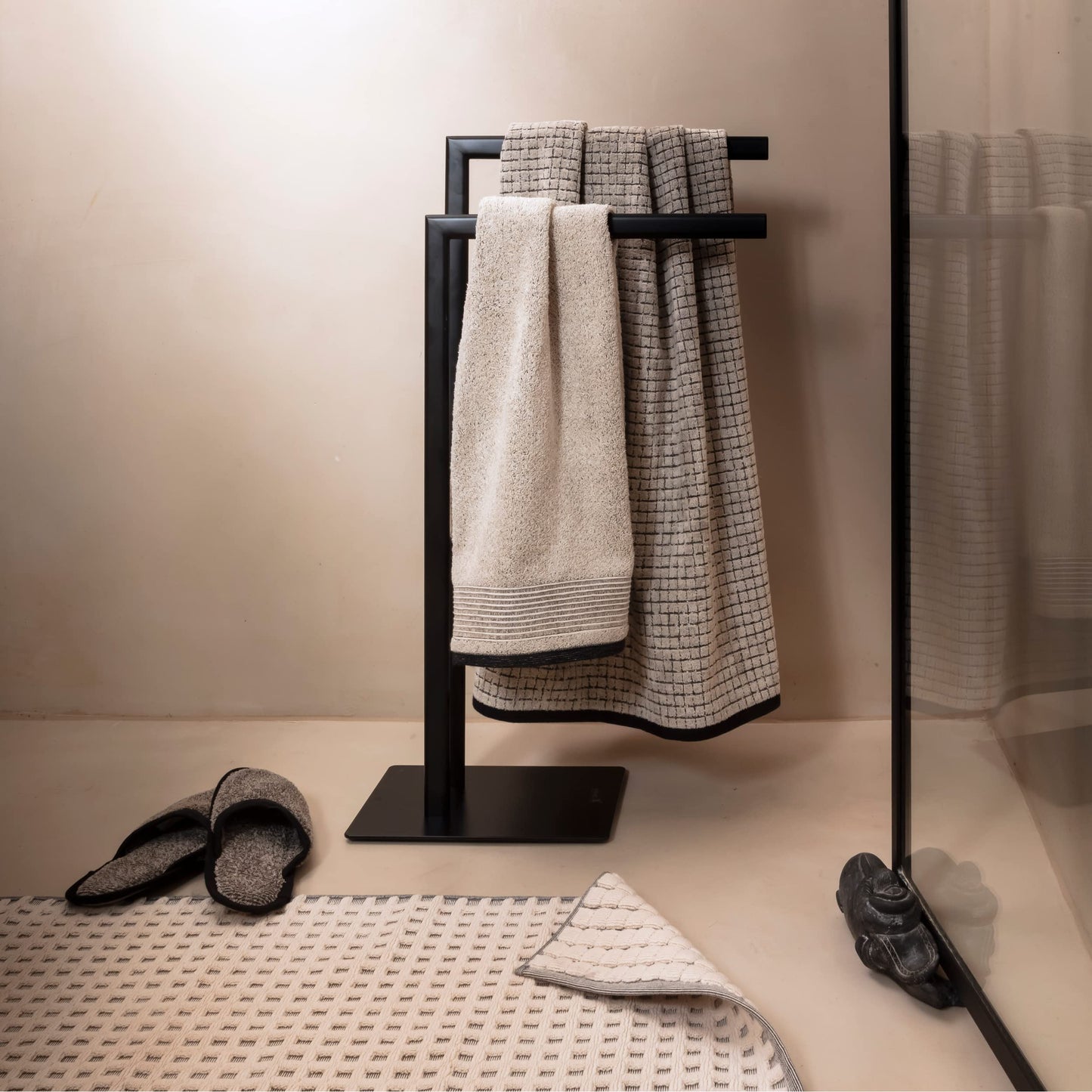 Möve Eden bath towel 80 x 150 cm, 80% cotton / 20% linen, nature/black