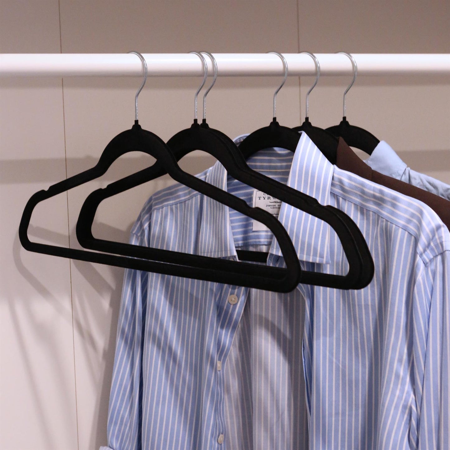 Non-Slip Velvet Hangers - 45cm - Pack of 25