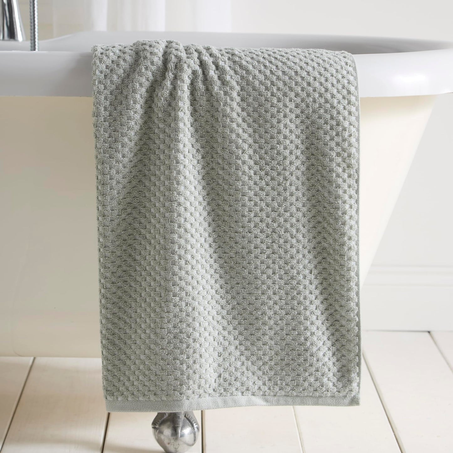 Dreams & Drapes Popcorn Check Bath Towel Green – Soft Absorbent 100% Cotton Jacquard Textured Bathroom Towel, Quick‑Dry