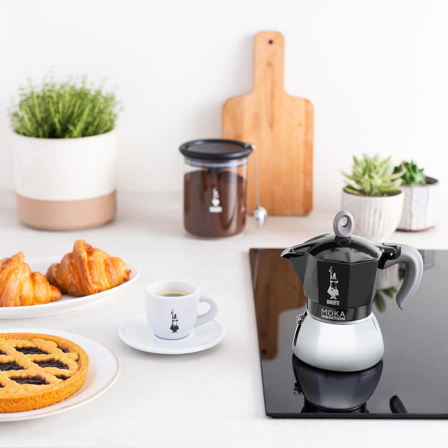 Bialetti New Moka Induction Induction Coffee Pot, 6 Cups, 280 ml, Aluminium, Black