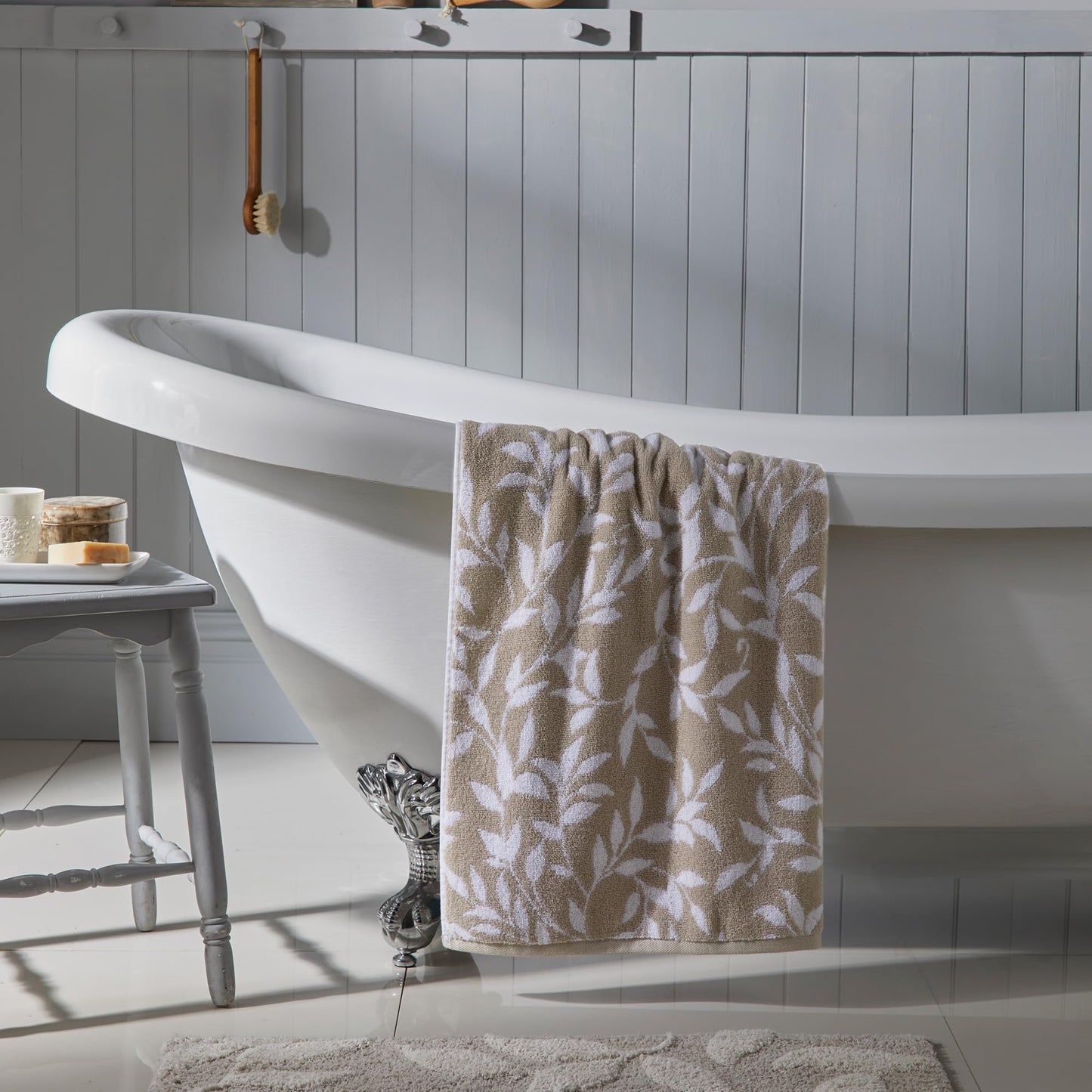 Dreams & Drapes Bathroom - Sandringham - 100% Cotton Bath Towel - 70 x 130cm in Natural, (SGWNLUXPZD)