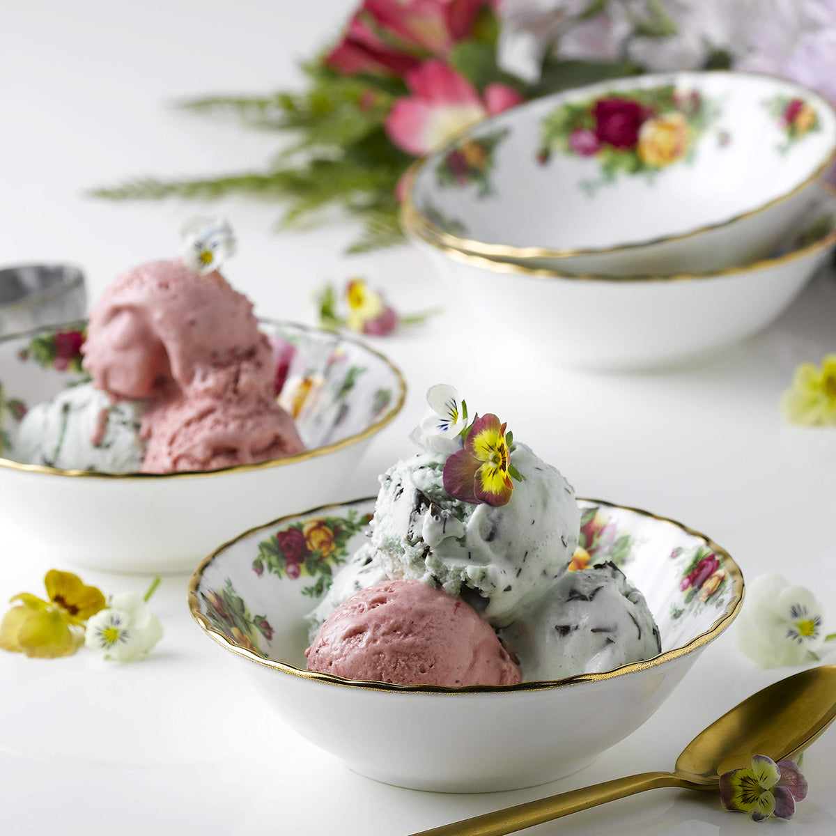 Royal Albert 1051424 Old Country Roses Bowls 4pc Set, Bone China, Gold