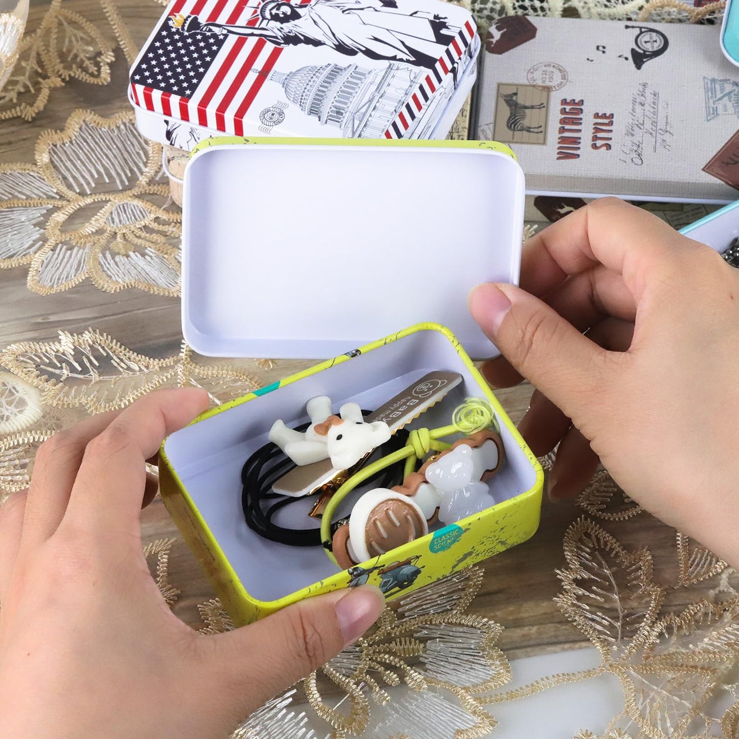 Pramape Pack of 8 Metal Tins with Lids, 90 x 65 x 25 mm, Small Metal Tin Boxes with Lids for Small Items and Craft Projects