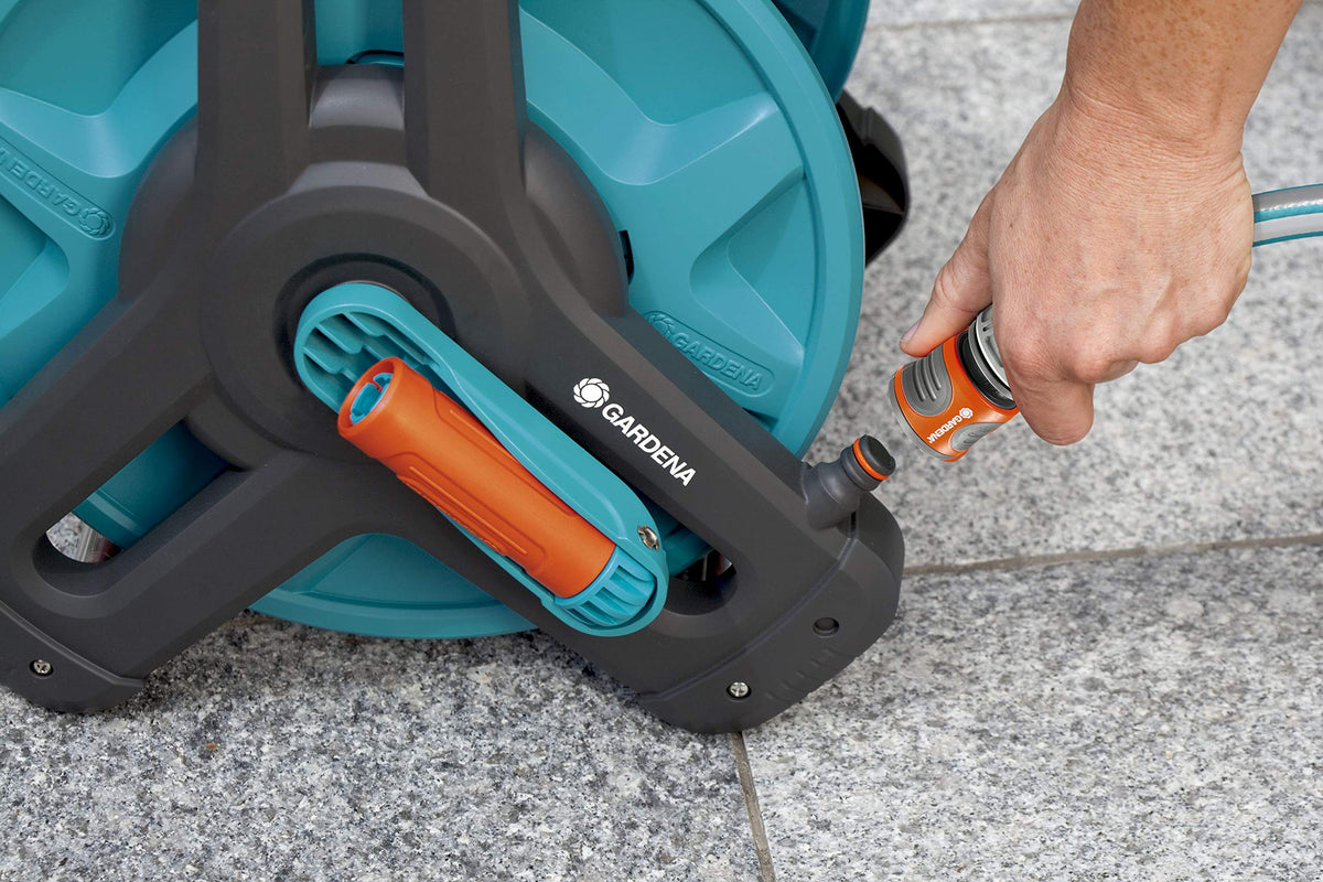 Gardena classic hose drum 50: Water hose drum for garden hose max. 50 m (13 mm hose), compact design, with follow-up stop, hose connection angled