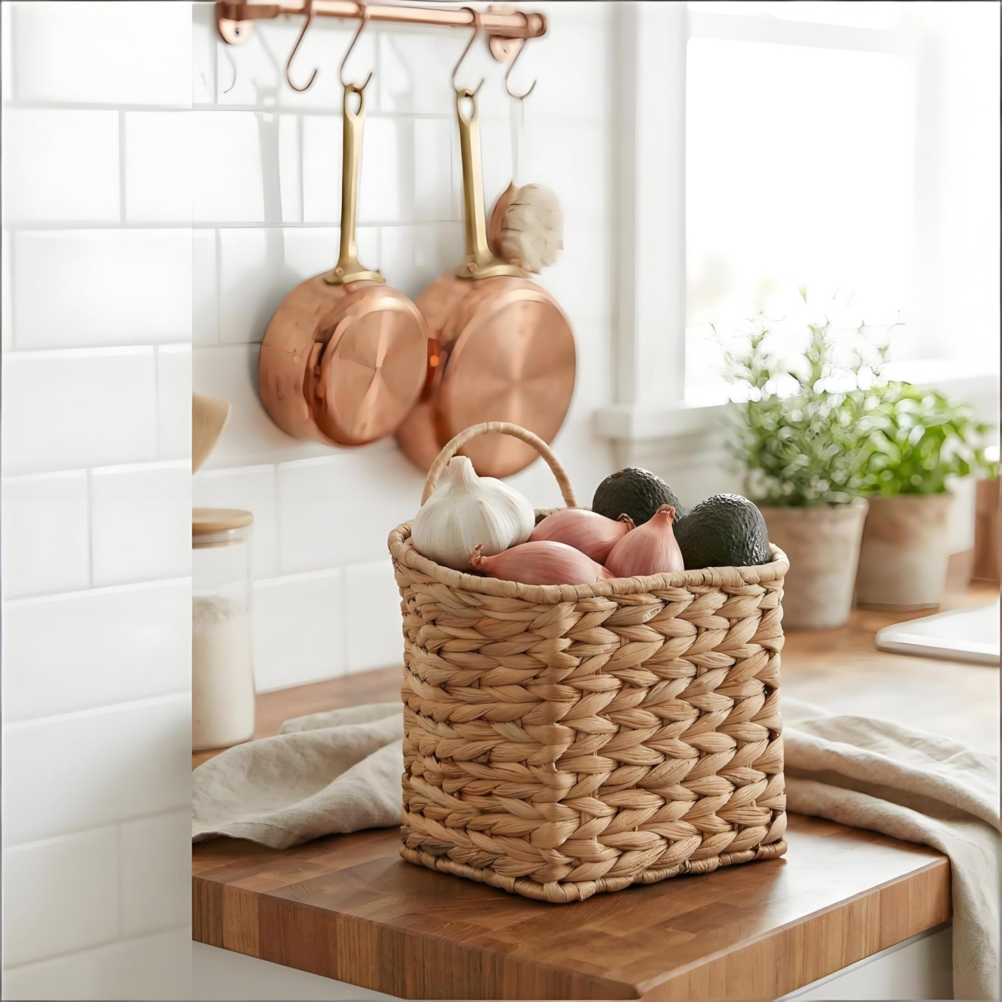 FRONDENT Wall Basket 2 PCS, Hanging Flower Baskets for Front Door, Wall, Wedding Décor, Handmade Water Hyacinth Woven Baskets