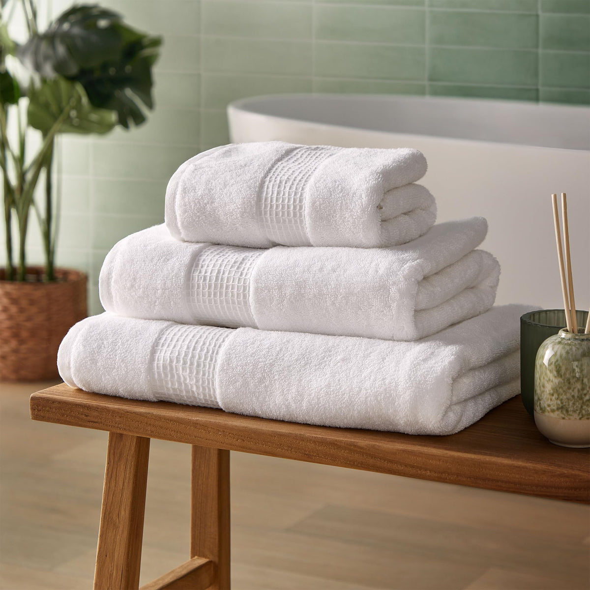 Silentnight Luxury Cotton Bath Sheet - Luxuriously Soft & Super Absorbent Deep Pile Towel - 100% Cotton BCI - Textured Waffle Border Bath Sheet - 160