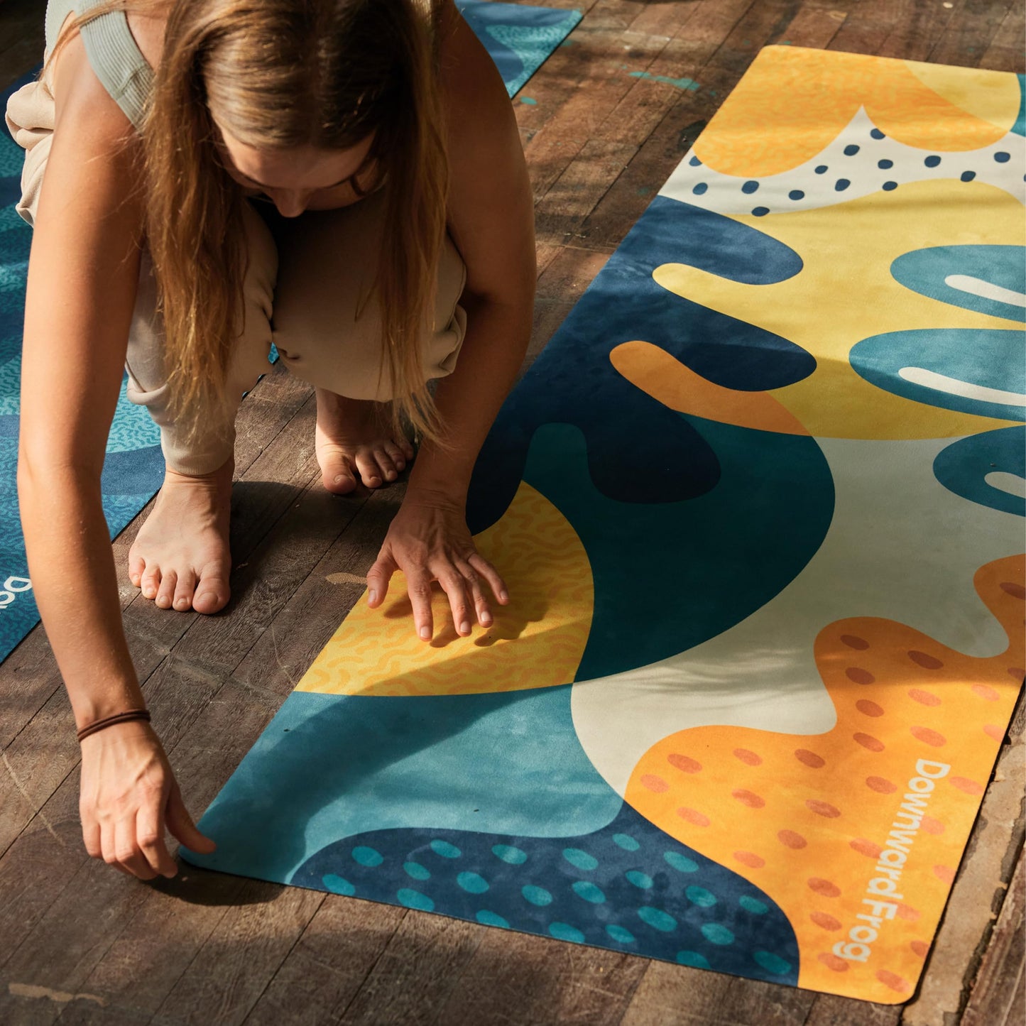Downward Frog Printed Yoga Mat for Bikram, Hot Yoga, Fitness & Pilates - Light, Foldable, Travel Mat - Eco Natural Rubber, Vegan, Microfibre Towel
