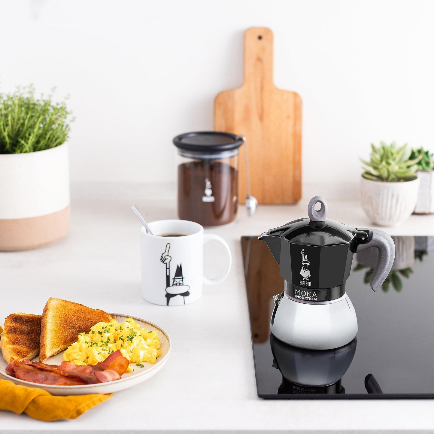 Bialetti New Moka Induction Induction Coffee Pot, 6 Cups, 280 ml, Aluminium, Black