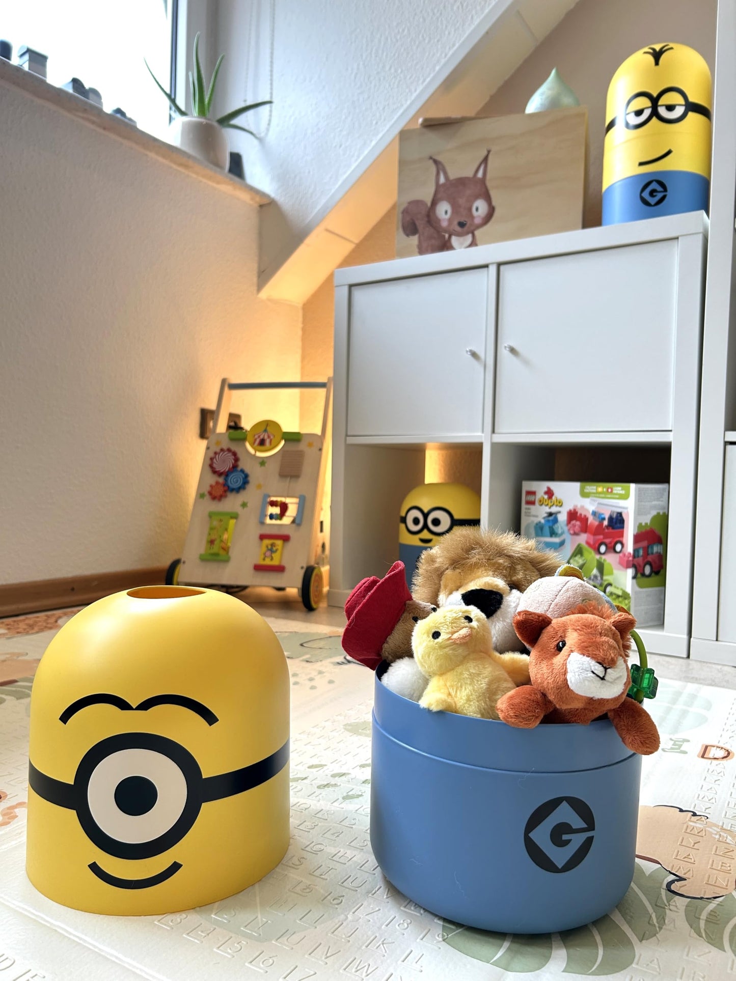 keeeper Minions storage container Stuart, 20 x 20 x 31 cm, 8 l, stackable and easy to open, storage box with design from Despicable Me, yellow