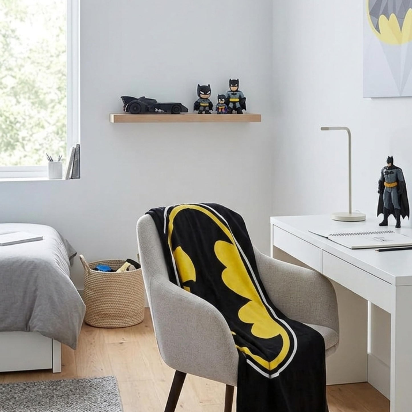 BrandMac Batman Beach and Bath Towel – 100% Cotton, Soft and Absorbent Large Towel 70x140 cm, Ideal for Kids and Adults, Machine Washable