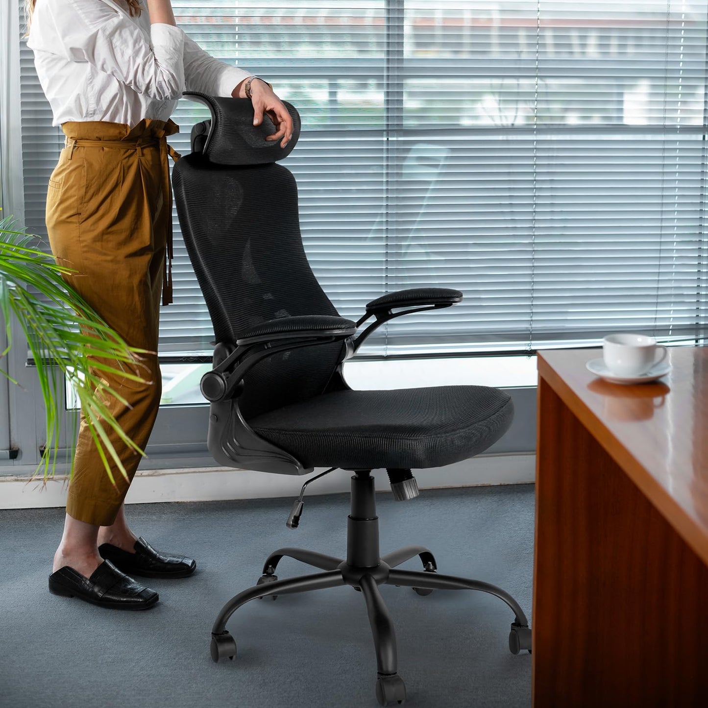 OWAY HOMELIVING Ergonomic Office Chair with Adjustable Lumbar Support & High-Back Mesh Desk Chair 150kg Capacity & 125° Recline & Flip-Up Armrests