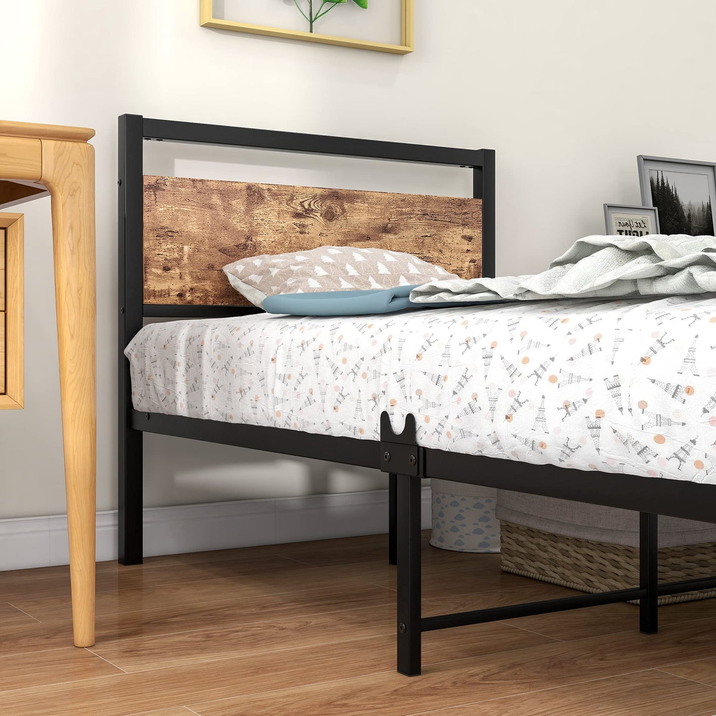 JURMERRY JELUTE 3ft Single Size Metal Platform Bed Frame, Black