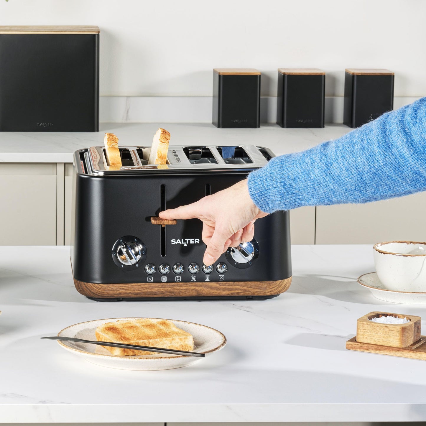 Salter EK5823BLK Toronto 4-Slice Toaster  Wide Slots, 6 Browning Levels, Removable Crumb Tray, Defrost, Reheat, Cancel, Self-Centring Function,