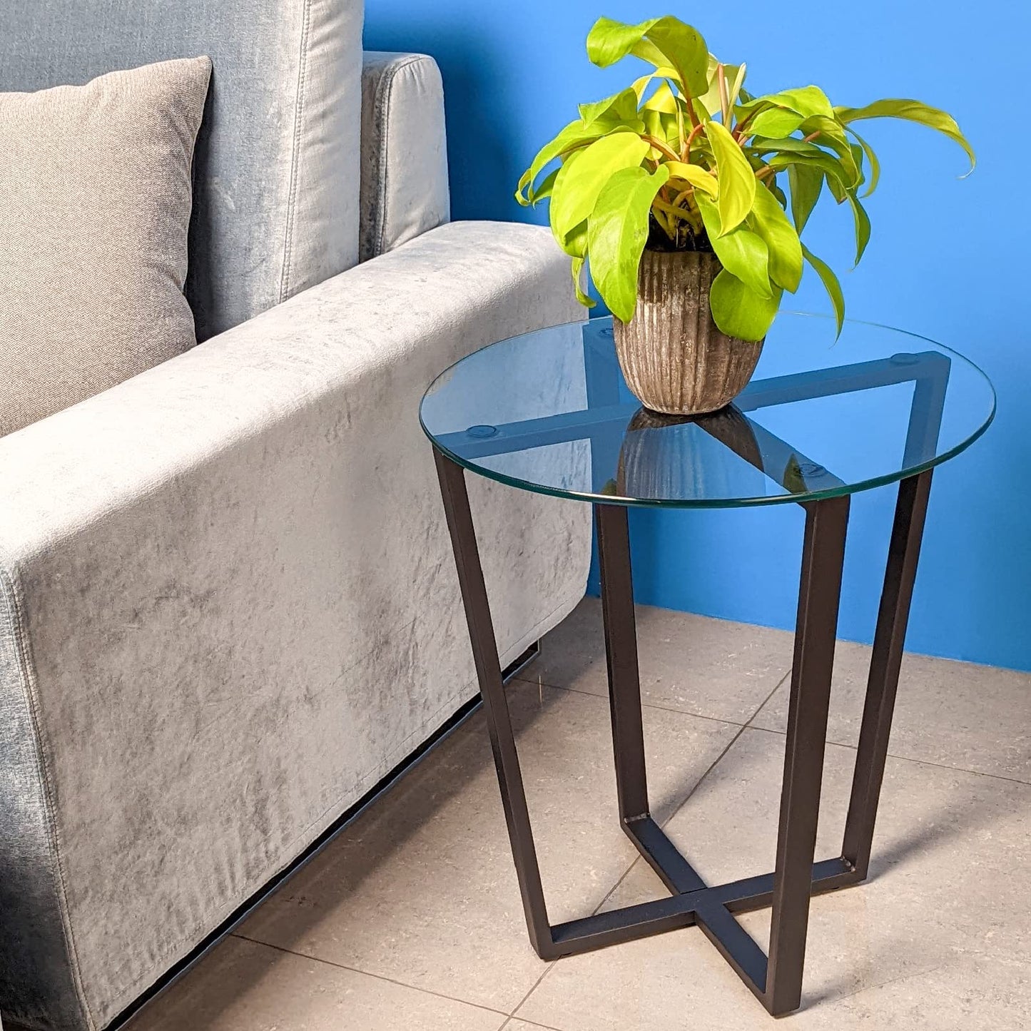 Mango Steam Round Metro Glass End Table/Side Table/for Living Room & Dining Room - Clear Top/Black Base