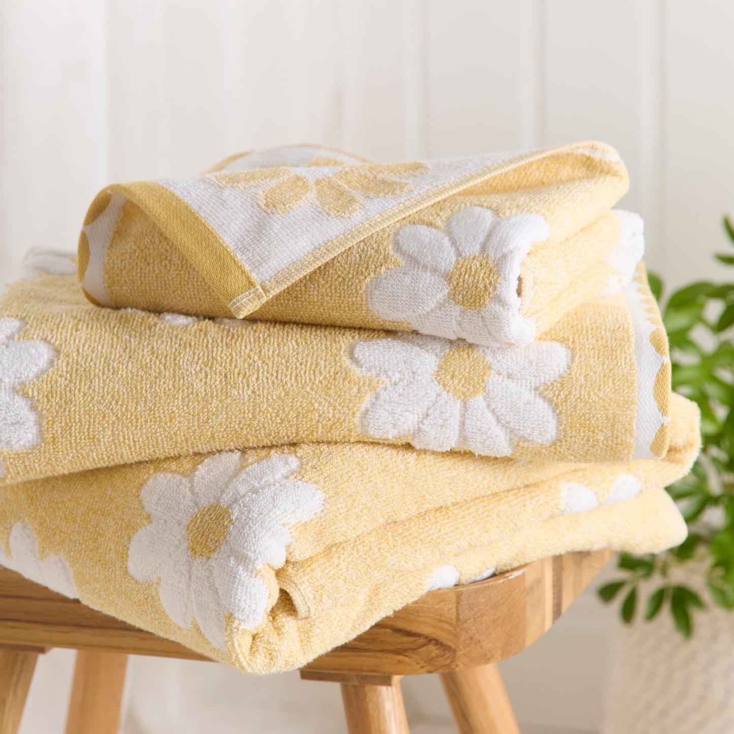 Dreams & Drapes Daisy Floral Hand Towel Ochre – Soft Absorbent Cotton Bathroom Towel with Floral Design, Quick-Dry