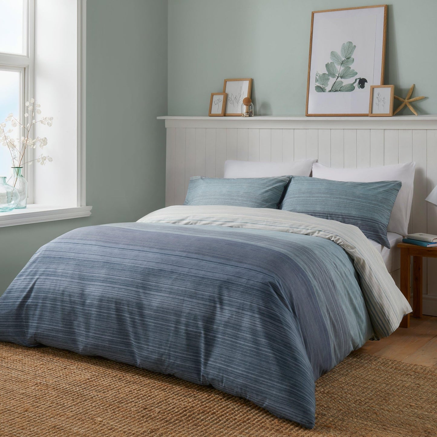 Fusion - Contemporary Blue Duvet Cover - Super King Bedding Size (260 x 220cm) - Reversible Design - Ombre Blue Bedding - Nautical Duvet Cover - Navy