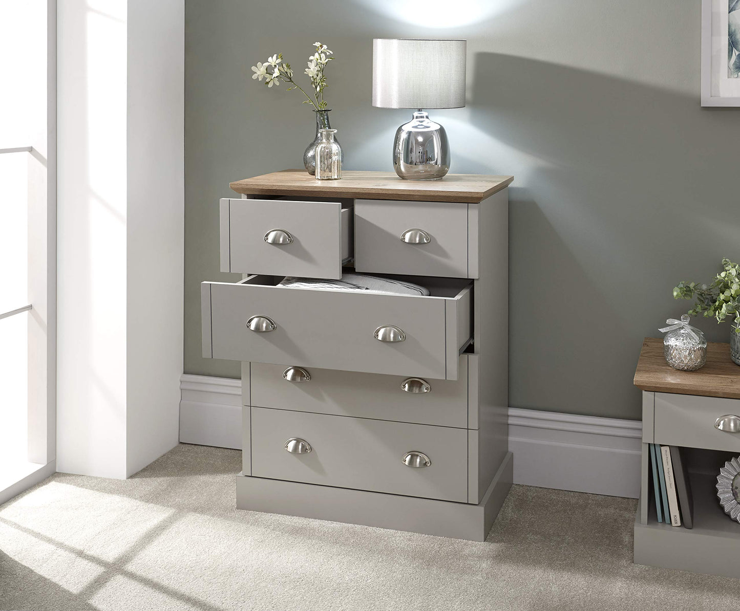GFW Kendal 2+3 Drawer Chest of Drawers, Light Grey and Oak Effect Bedroom Storage Unit, Country Style Chest with 5 Drawers