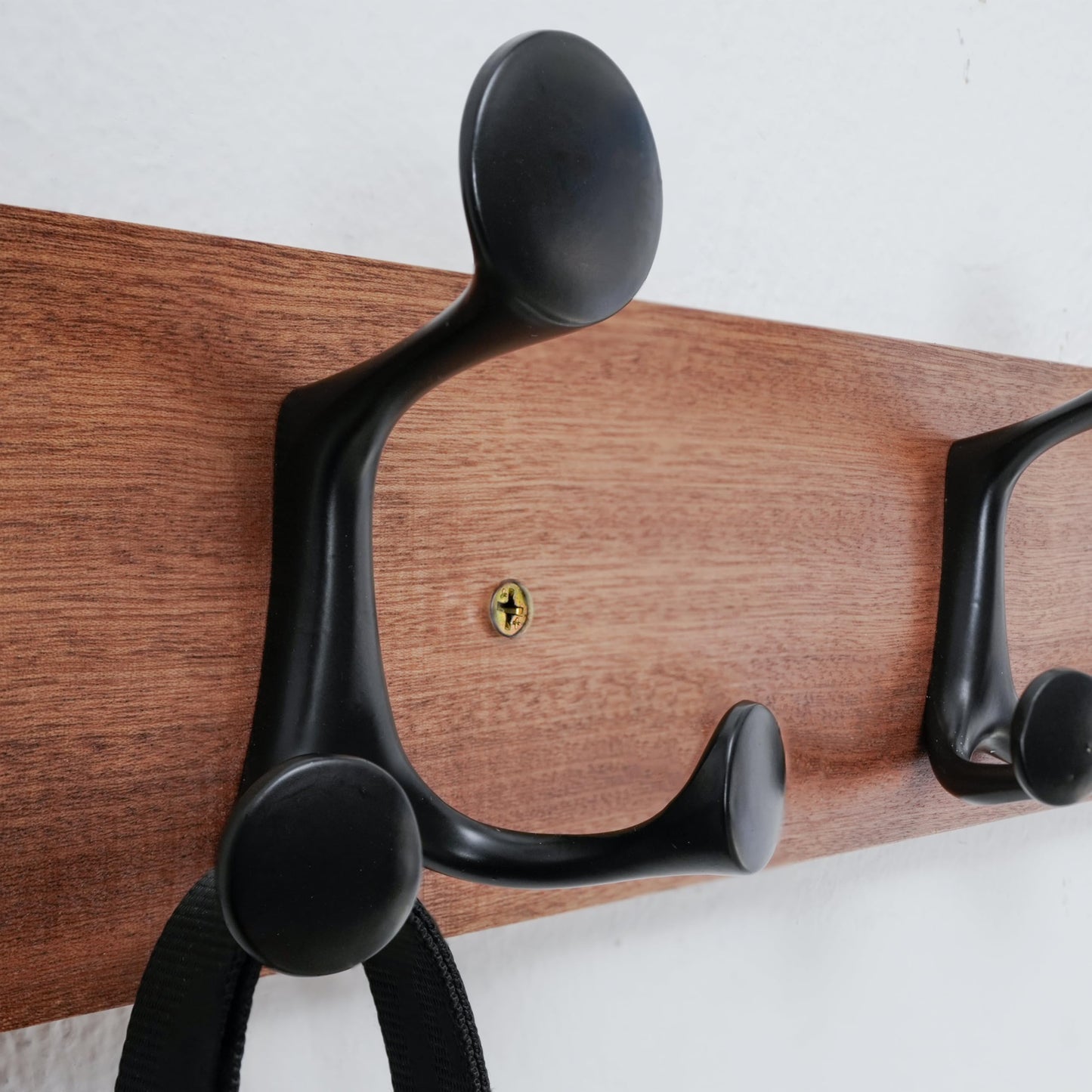 HONSKY Wall Mounted Coat Rack, 76cm Solid Sapele Wood Backboard,5 Black Sturdy Aluminium Alloy Triple Hooks(15 Hanging Points)