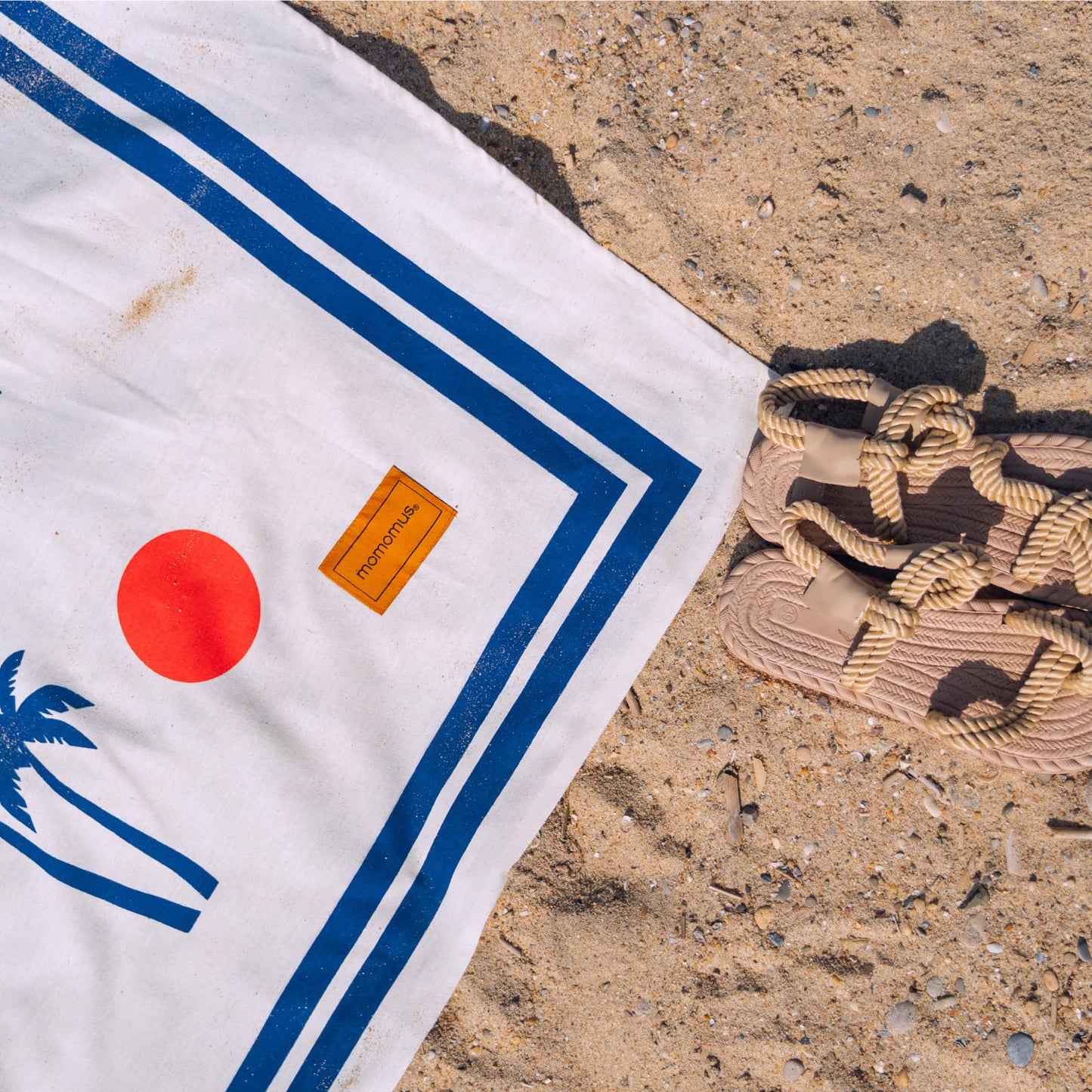 MOMOMUS Large Beach Towel, 210 x 230 cm, Thin and Light, Palm Trees