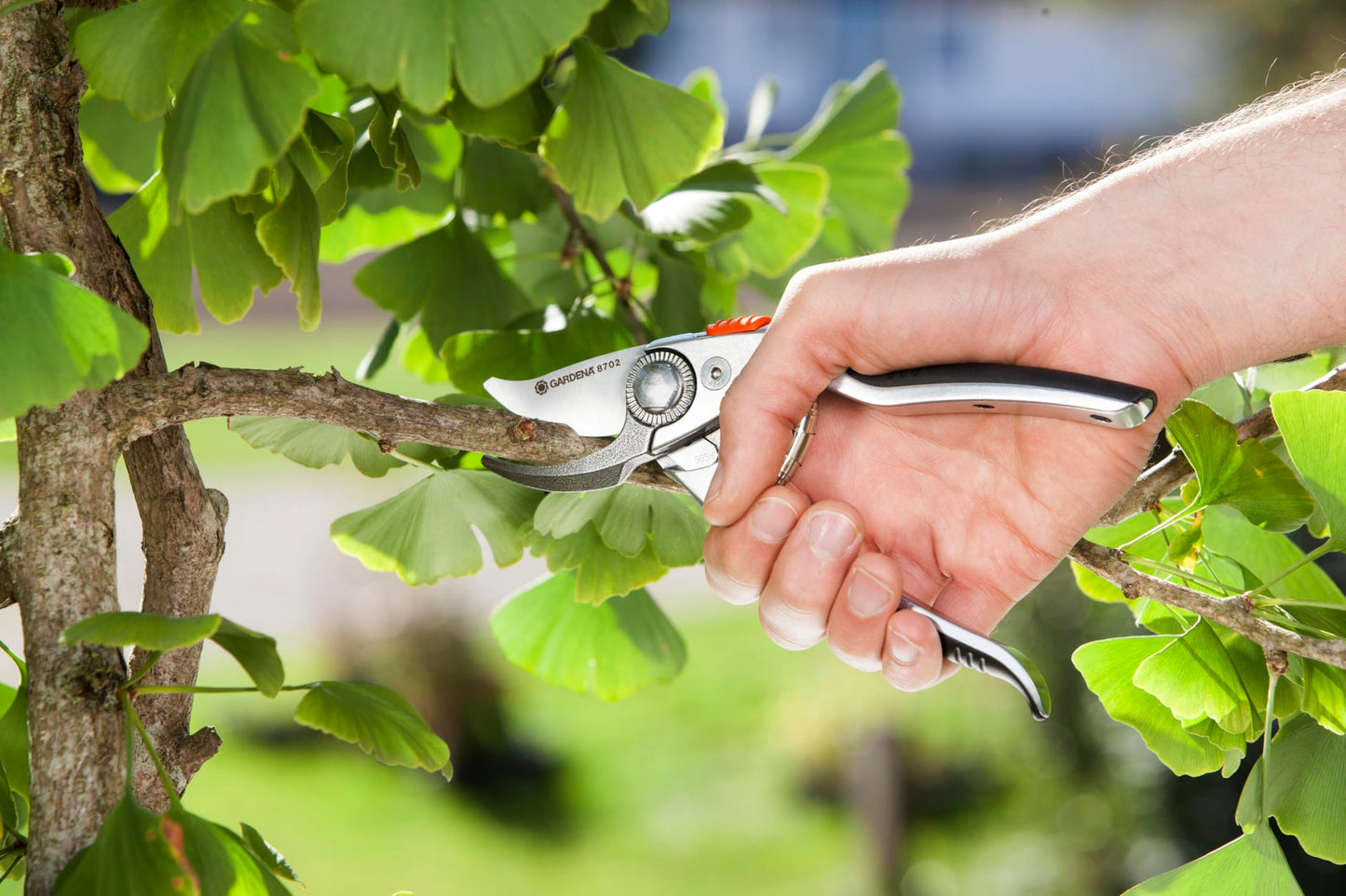 Gardena Premium Secateurs B+/L: Premium Bypass Branch Pruner for Thick Branches and Twigs, Robust Aluminium Grips, Replaceable Blade, Maximum Cutting