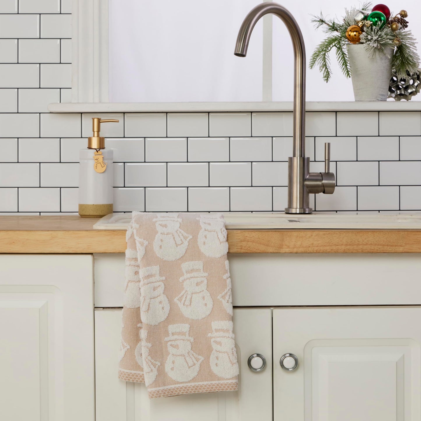 SKL Home Christmas/Winter Snowman Jacquard 100% Cotton Reversible 2pc Hand Towel Set, Soft & Absorbent, Decorative for Bath/Kitchen/Bar & Gift, Tan