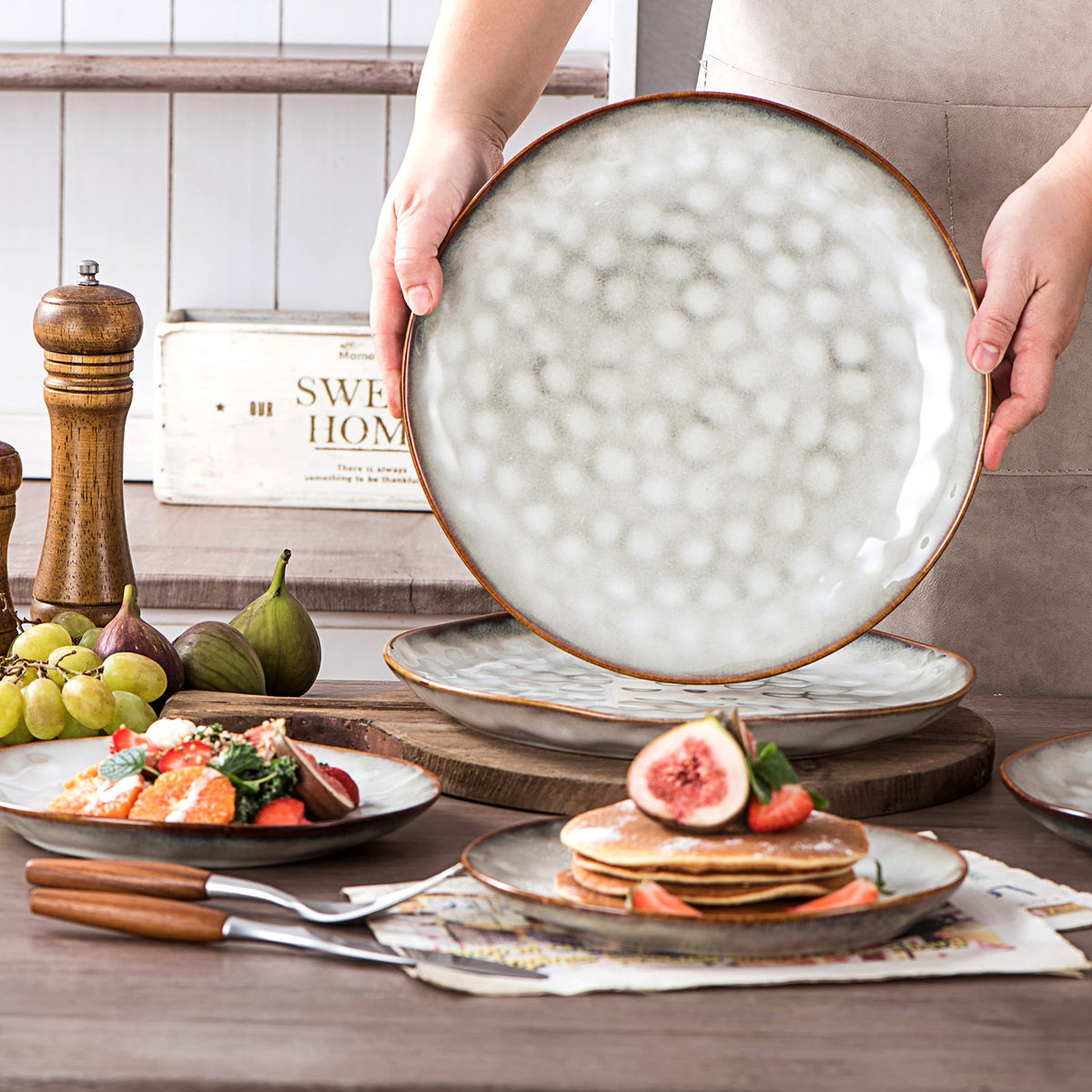 Henten Home Cake Plate, Set of 4 Porcelain Dessert Plates, Stoneware Dinner Plate Modern Beige, Crockery for 4 People, Salad Plates for Microwave and