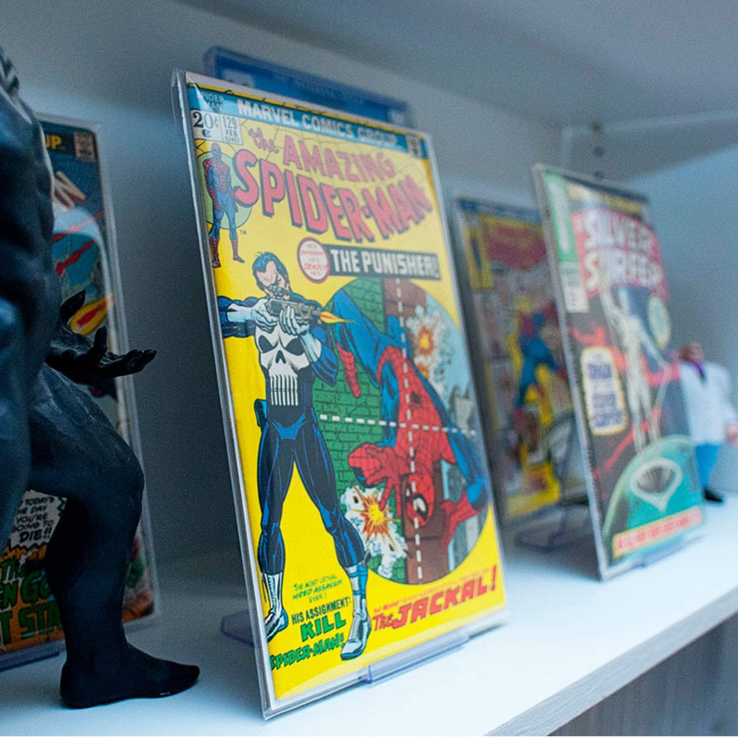 Comic Mount Comic Book Frame, Wall Mount and Shelf Stand, Invisible and Adjustable, 5 Pack