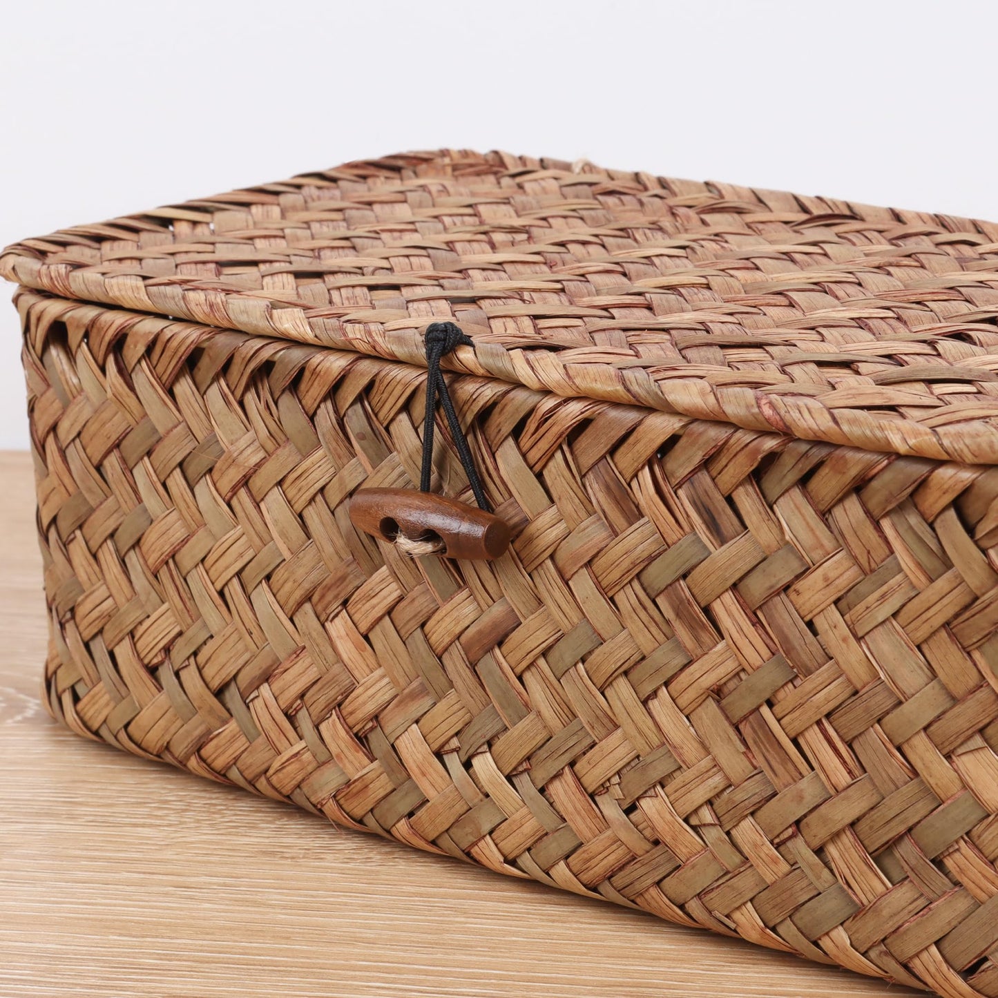 FEIALNDUO Wicker Shelf Baskets with Lid,Seagrass Storage Basket Bins Rectangular Handwoven Basket Boxes for Shelves Desktop Home Organizer
