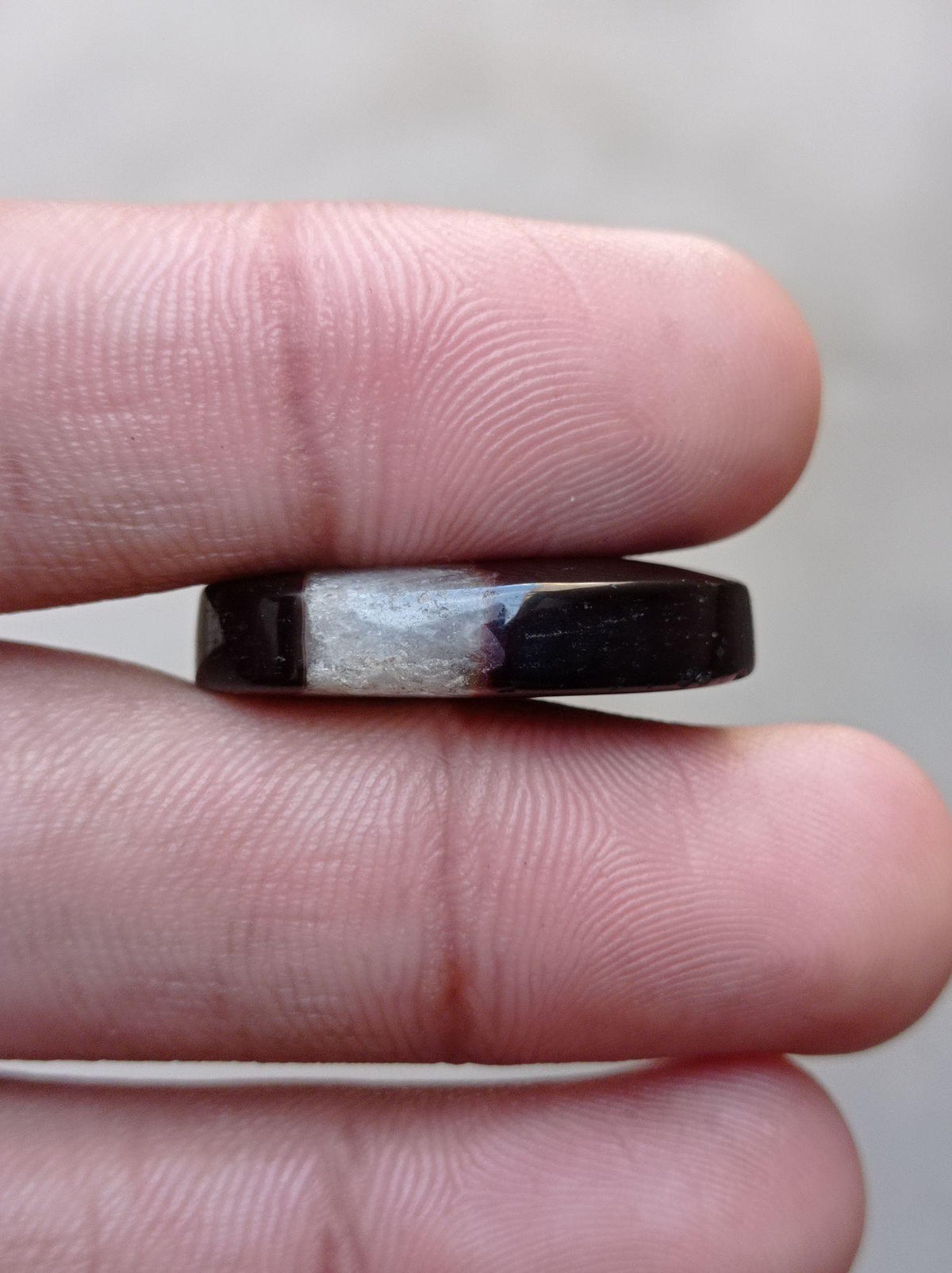 36.2ct Black/White Quartzite Agate - Sulaimani Aqeeq - 28x21x7mm