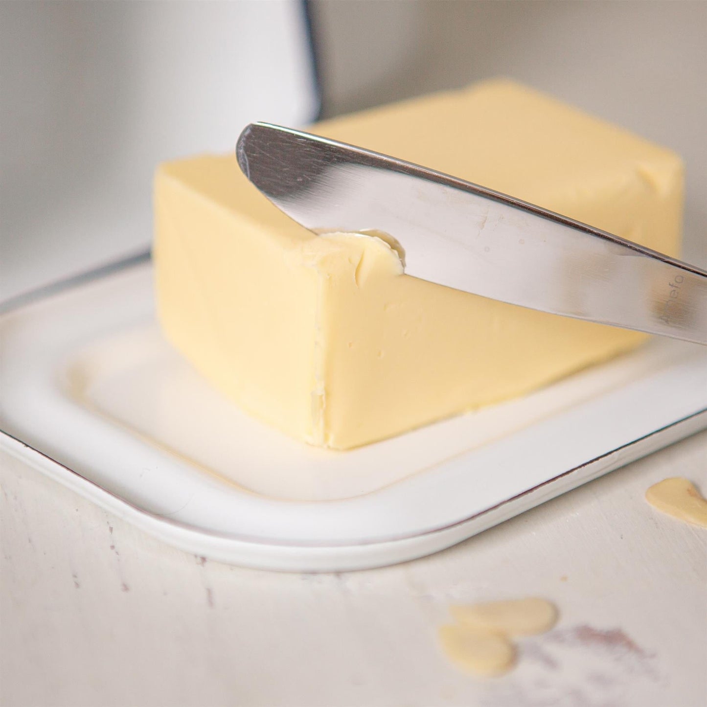 18.5cm x 10cm White Enamel Butter Dish