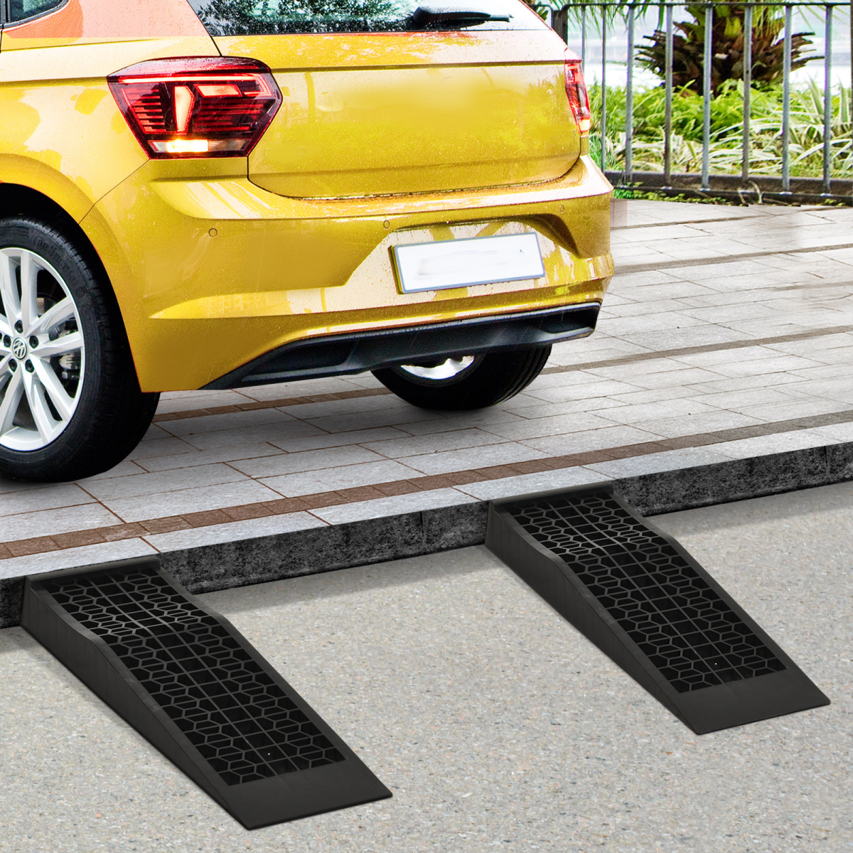 2 Pcs 70x20cm Thick Plastic Curb Ramps Anti-Slip Surface Tyre Friction HOMCOM
