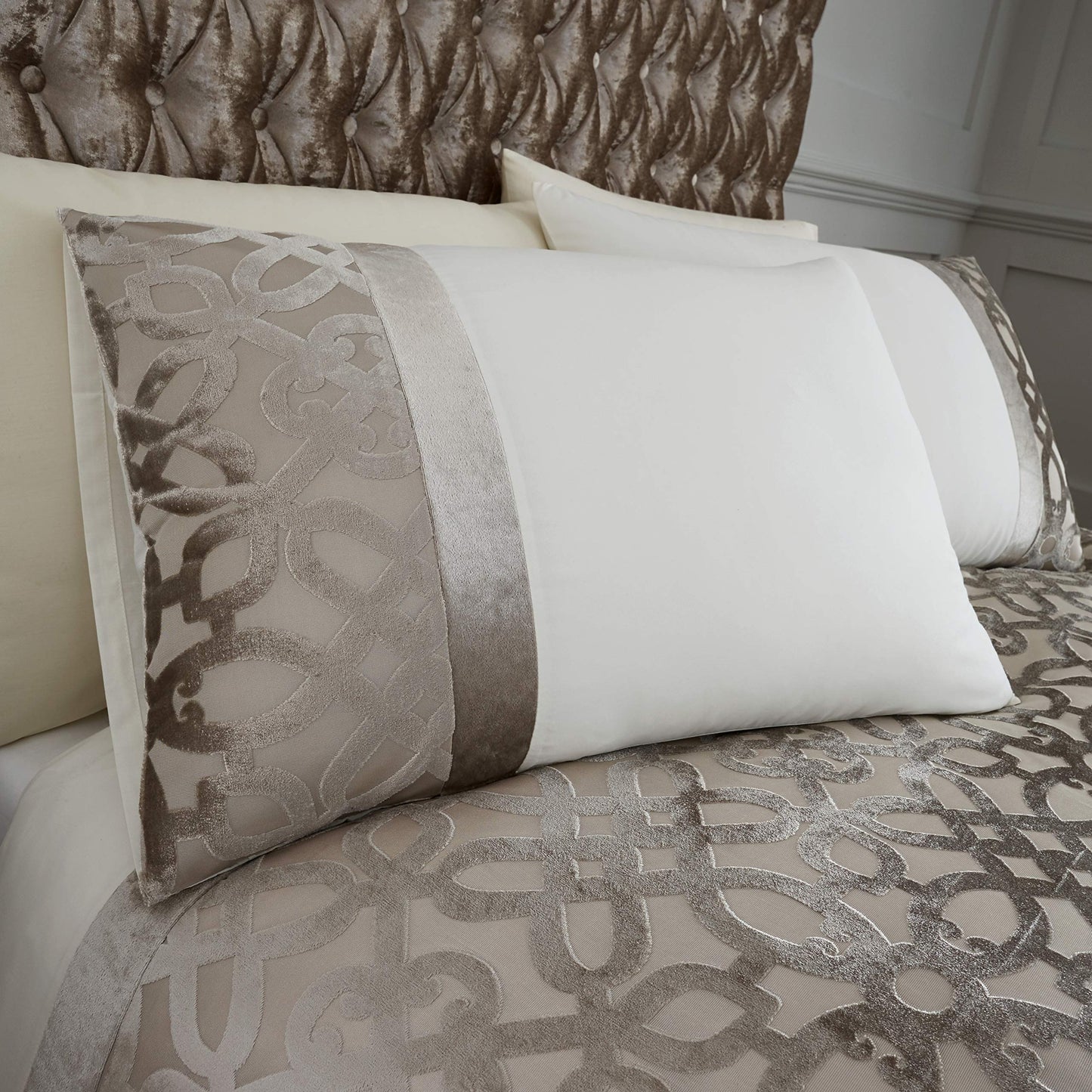 Catherine Lansfield Lattice Cut Velvet King Duvet Cover Set with Pillowcase Natural