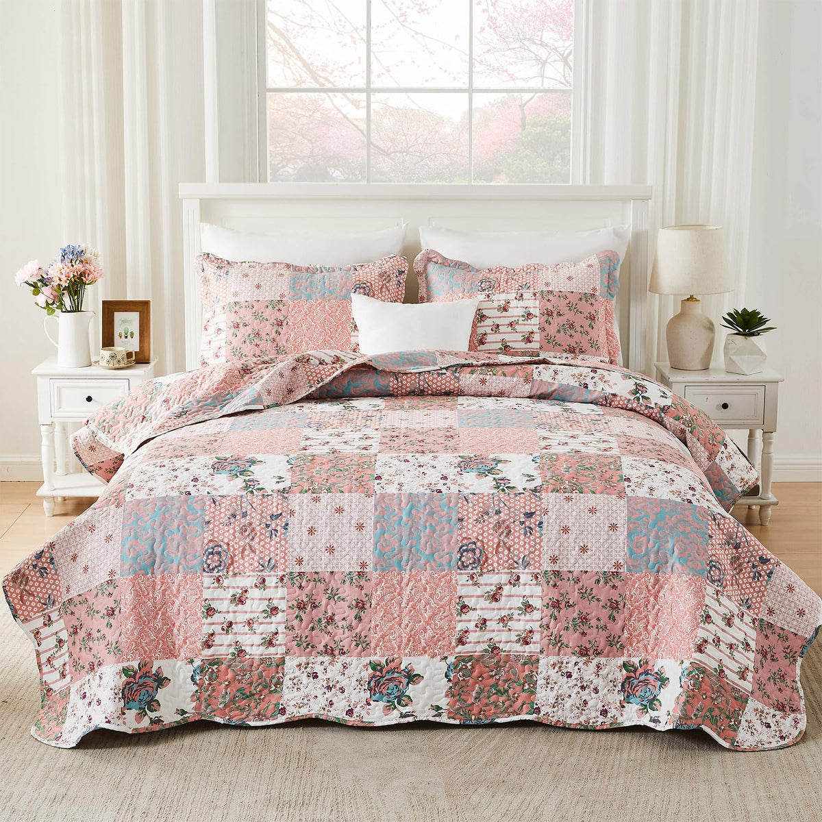 Qucover American Style Patchwork Quilt Soft and Lightweight Summer Bedspread King Size Elegante Flower Parrten Breathable Polyester Quilted Bedspread