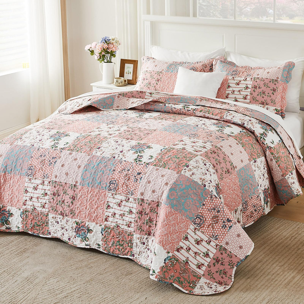 Qucover American Style Patchwork Quilt Soft and Lightweight Summer Bedspread King Size Elegante Flower Parrten Breathable Polyester Quilted Bedspread