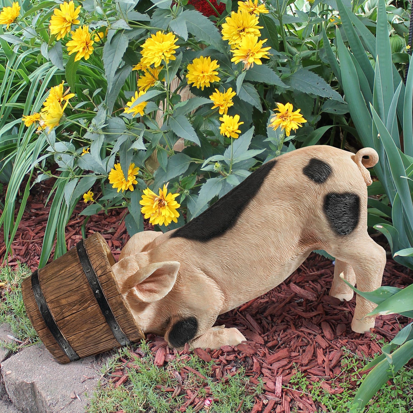 Design Toscano Bucket Head Piglet Pig Garden Statue, Polyresin, Full Colour, 43 cm