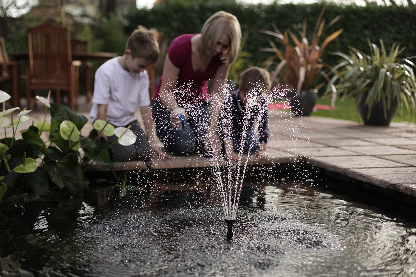 Blagdon Midipond High Performance Pond Pump to Run Fountains, Waterfalls & Filters, 5 Fountain Heads, Adjustable Extension Pipes, Fittings Included,