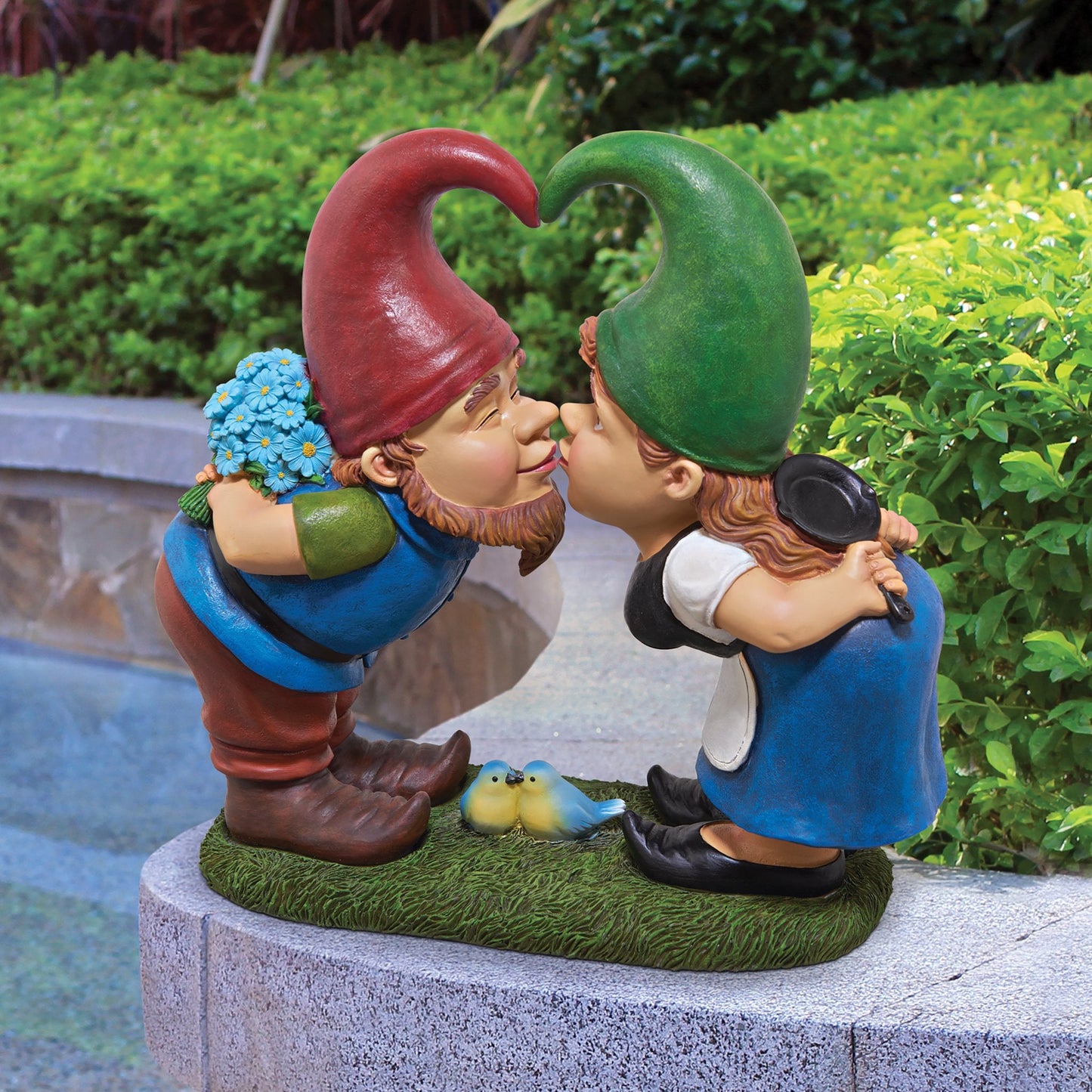 Design Toscano QM2796400 Garden Gnome Statue - Kiss and Tell Lover Gnomes - Lawn Gnome, Full Color