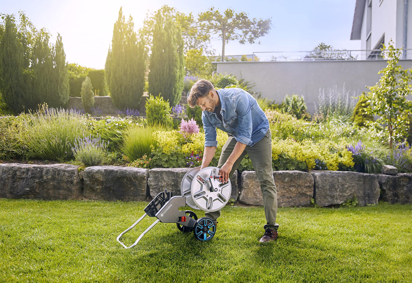 Gardena CleverRoll M Metal: Hose trolley with up to 60 m capacity, especially sturdy with a stable hose guide and anti-drip device (18541-20)