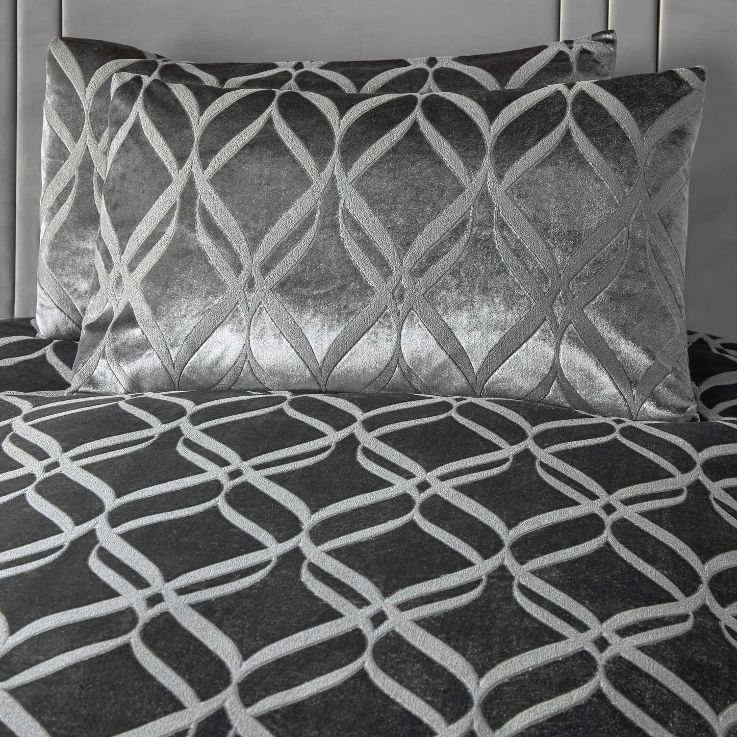 SOIREE - Luxury Ogee Velvet Duvet Cover - Super King Bedding Size (260 x 220cm) - 2x Pillowcases - Soft & Cosy Velvet Bedding in Slate Grey - Jacquard