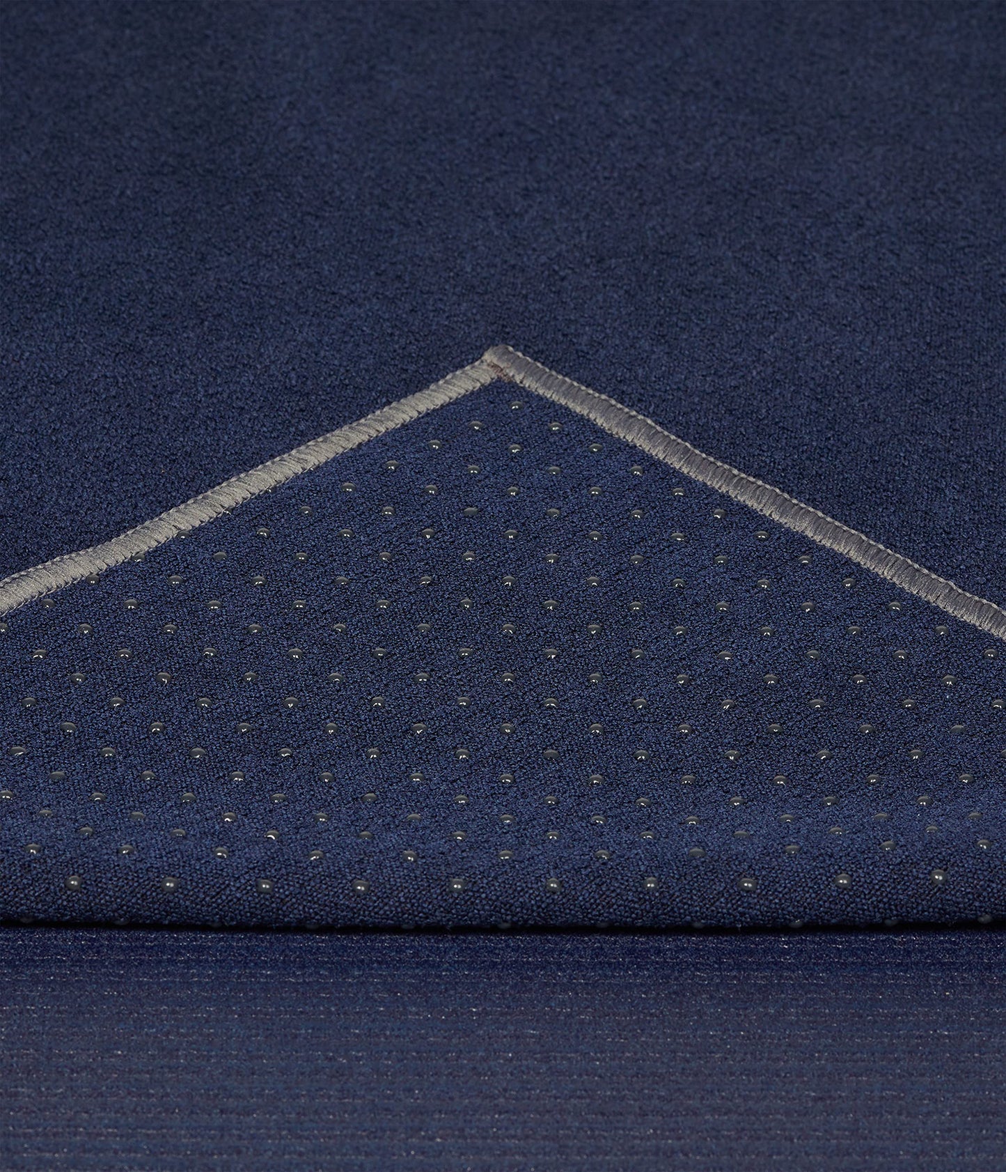Manduka Yogitoes Yoga Towel for Mat, Non-Slip and Quick Dry for Hot Yoga with Rubber Bottom Grip Dots,Thin and Lightweight, 71 Inches, Midnight