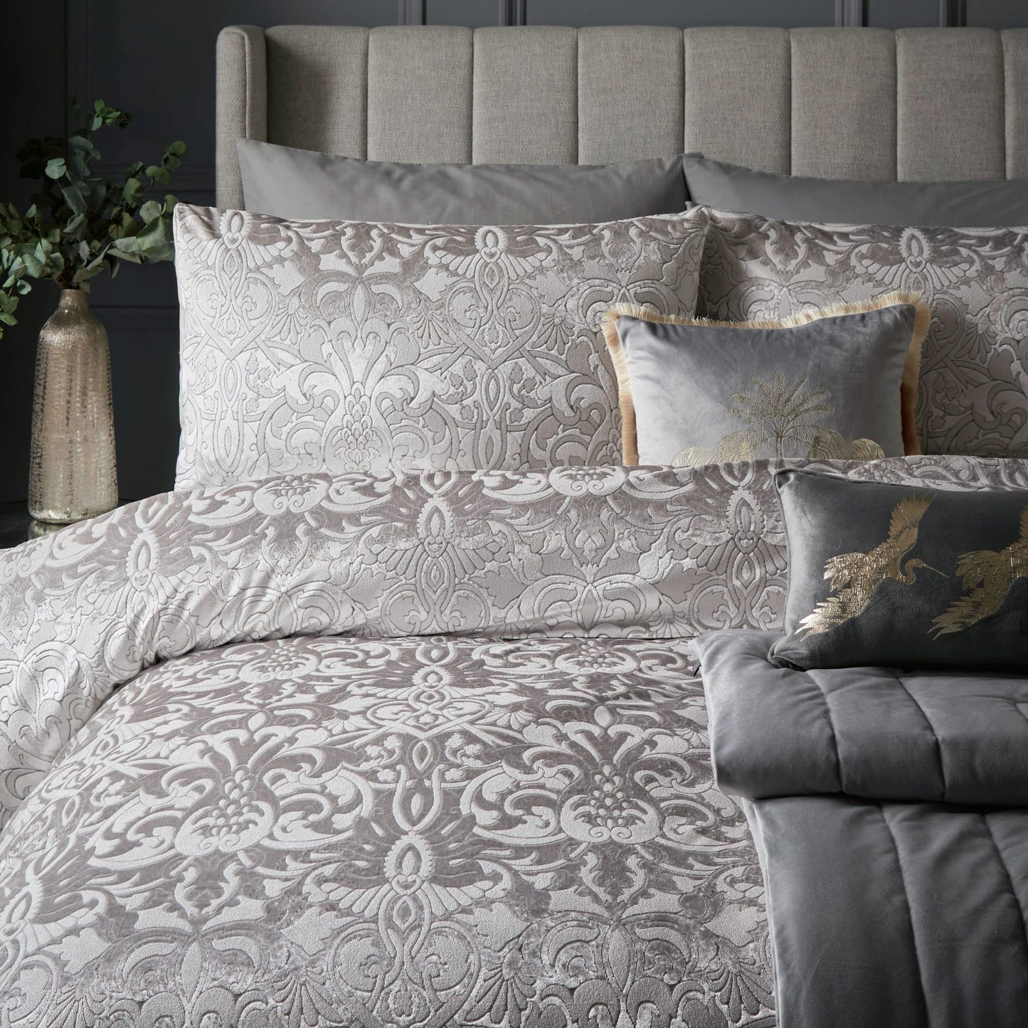 Laurence Llewelyn-Bowen - Silver Embossed Damask Duvet Cover - Super King Bedding Size (260 x 220cm) - 2 Pillowcases - Silver Velvet Damask Bedding -