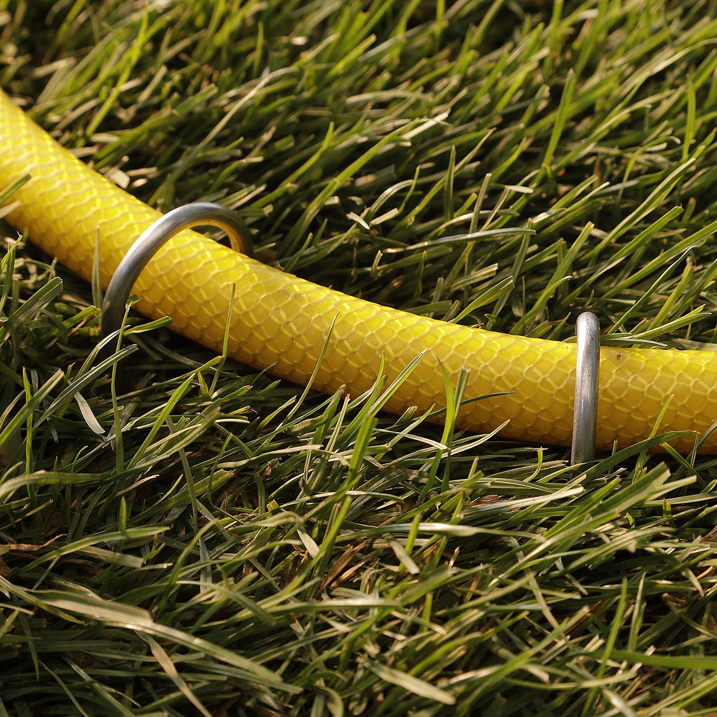 GardenMate Pack of 400 x 200mm multi-purpose steel Garden Securing Pegs - Ideal for hard floors - Made of 3.8mm thick galvanised steel wire