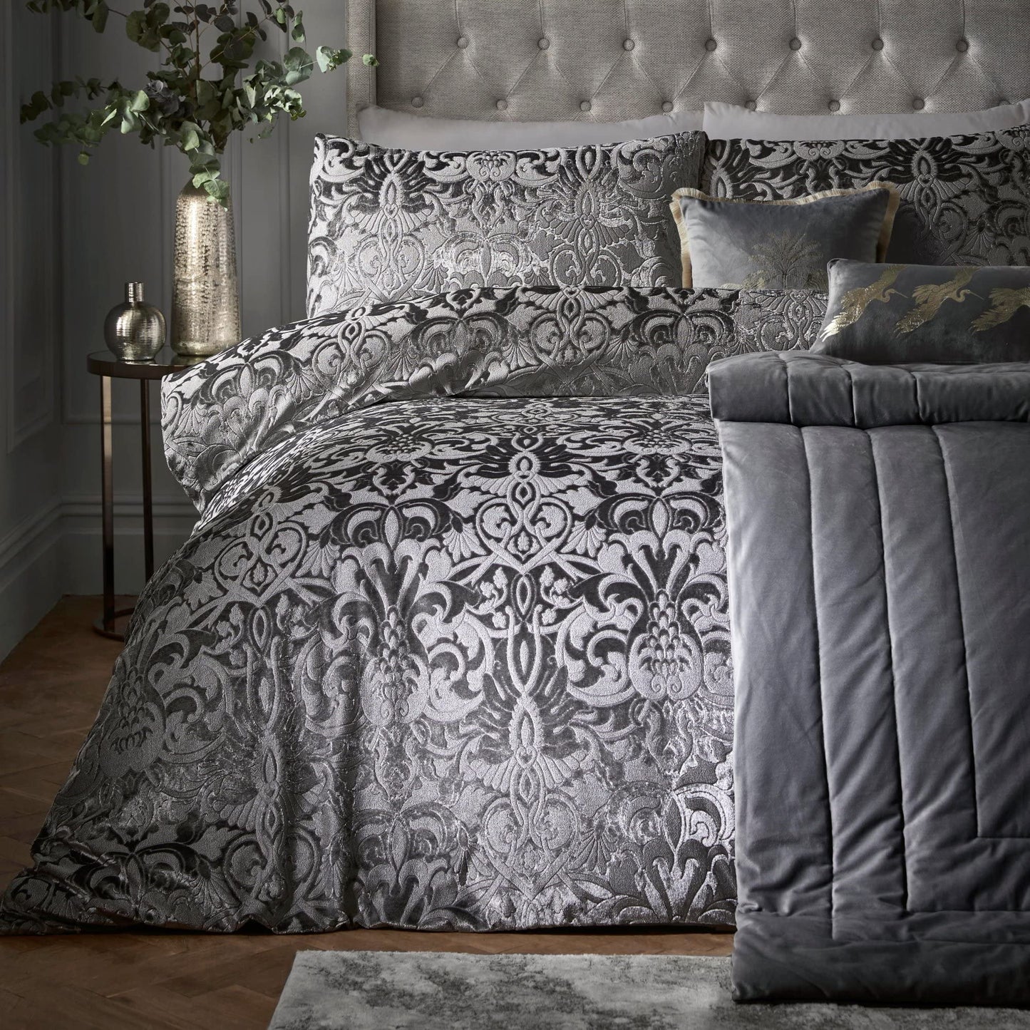 Laurence Llewelyn-Bowen - Slate Grey Embossed Damask Duvet Cover - King Bedding Size (230 x 220cm) - 2 Pillowcases - Grey Velvet Damask Bedding -