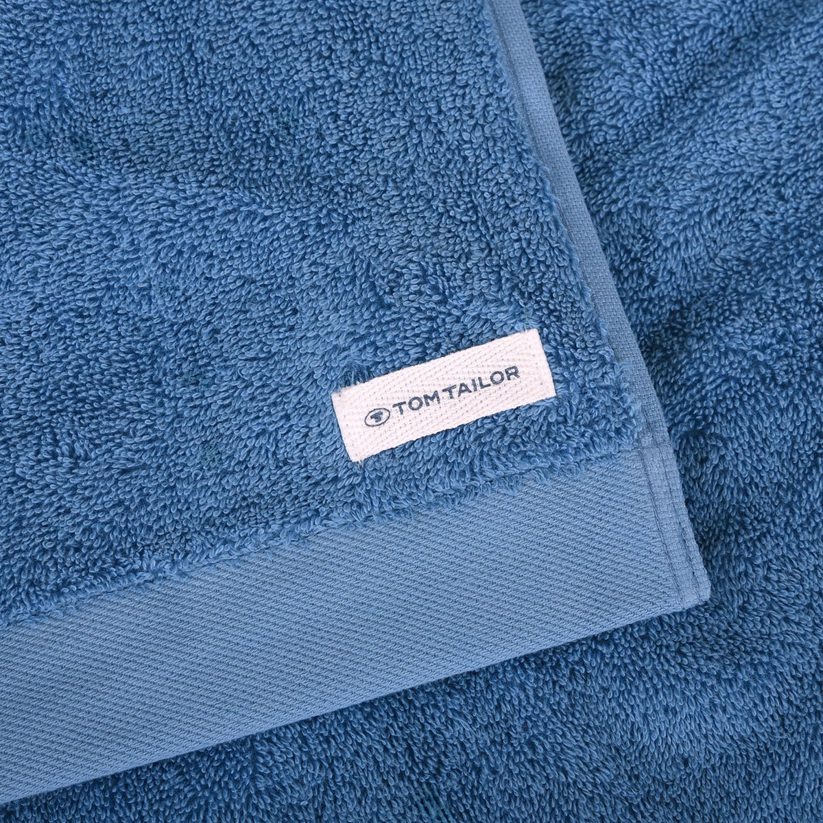 Klaus Herding GmbH Tom Tailor Bath Towel 70 x 140 cm 100% Cotton Terry Towel with Two Hangers and Label with Logo, Colour Bath Towel Cool Blue