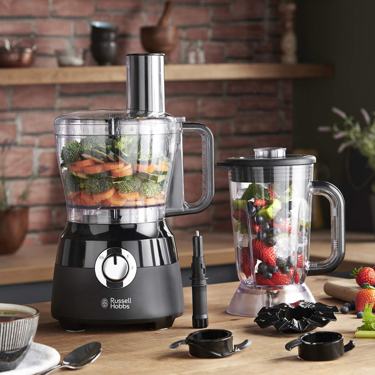 Russell Hobbs Desire Electric Food Processor, Bowl with 1.5L usable capacity, 1.5L Plastic jug, Stainless steel blades, reversible slicing/shredding