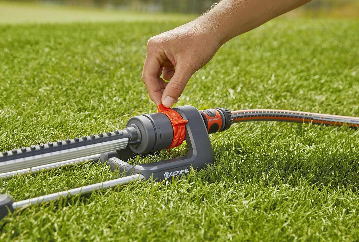 Gardena Aqua M rectangular oscillating sprinkler: Lawn sprinkler for watering areas of 110?250 m?, range 8?18 m, spread max. 14 m, built-in metal